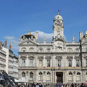 appartement-plein-centre-lyon.hotels-rhonealpes.com/